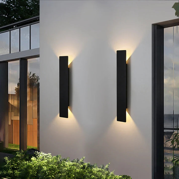 Minimalist outdoor wall light with IP65 up/down fixture design